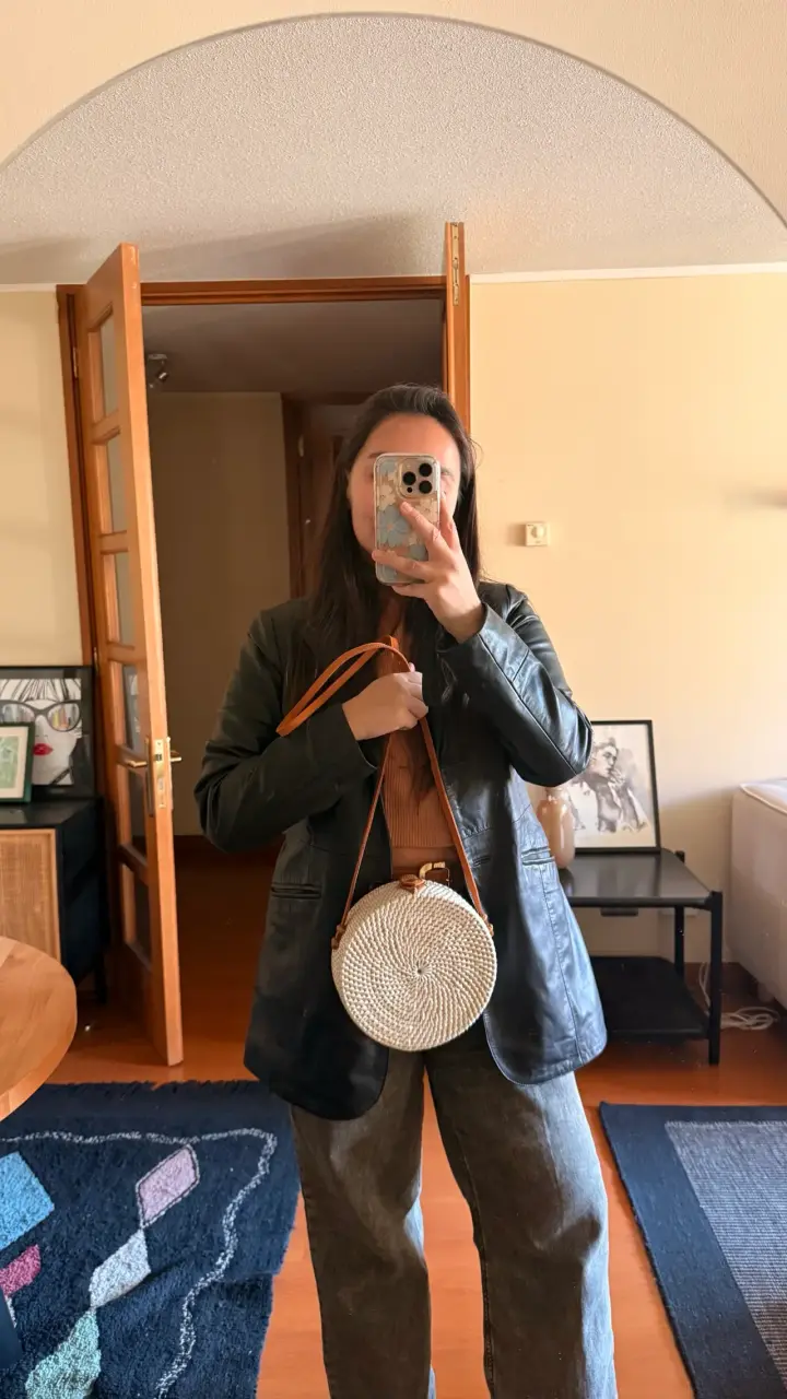 Cartera redonda de mimbre con correa de cuero - 4