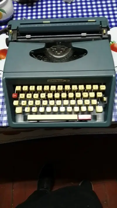 Máquina de escribir vintage Underwood 54 - miniatura 3