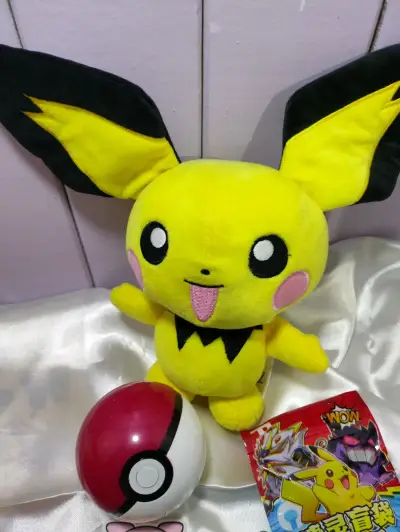 Lote de juguetes Pokémon con peluches y cartas - miniatura 3