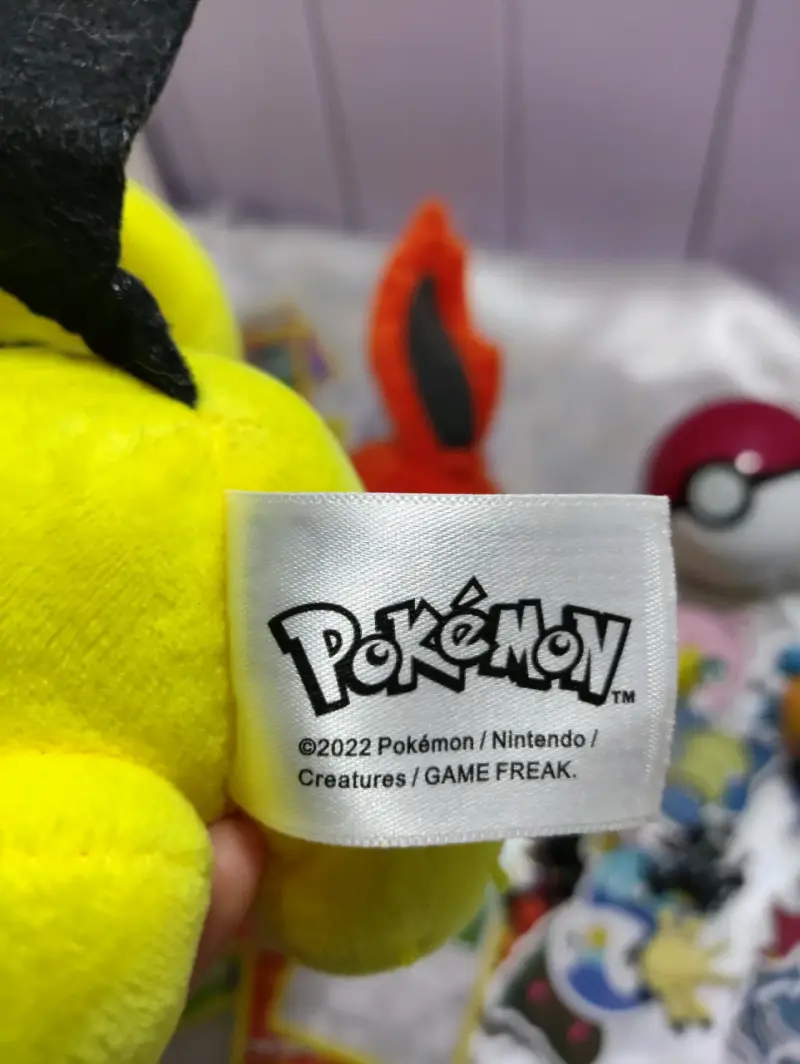 Lote de juguetes Pokémon con peluches y cartas - 4