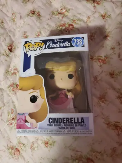 Figura Funko Pop Cenicienta 738 en caja - miniatura 1