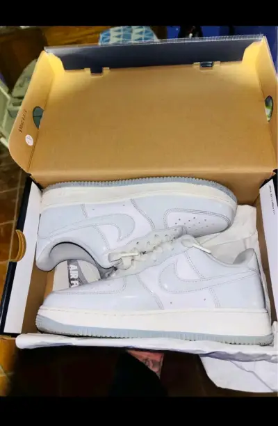 Zapatillas deportivas blancas Nike Air Force - miniatura 1