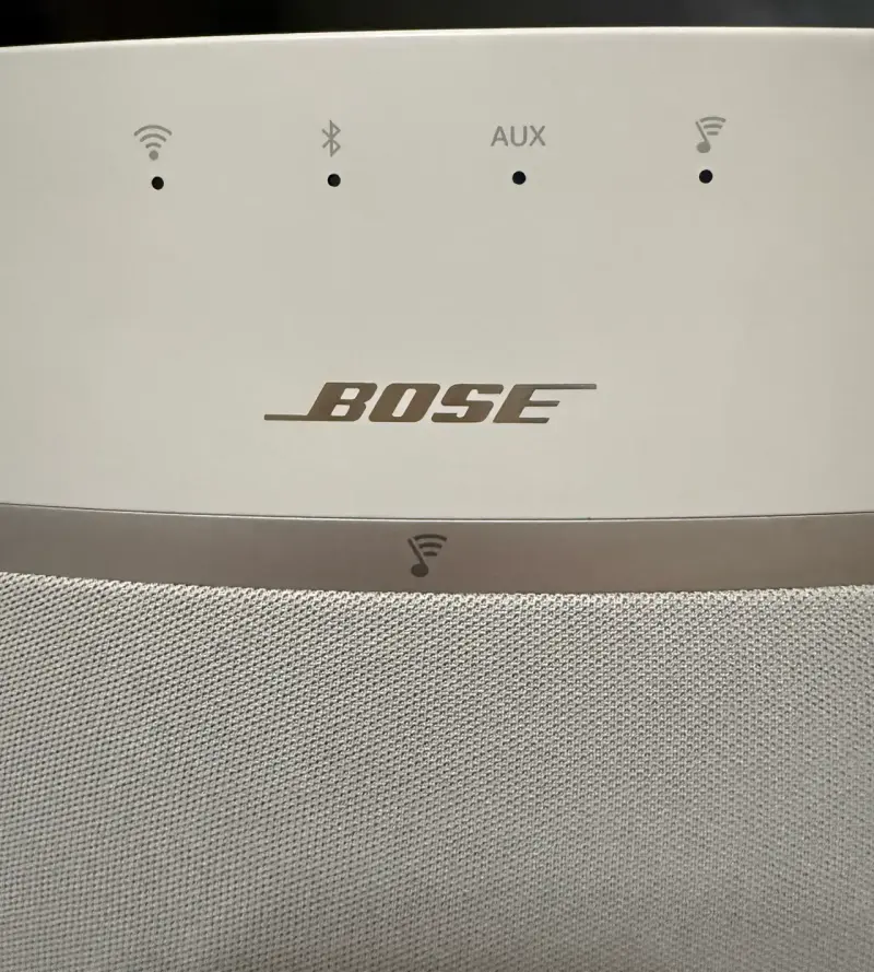 Parlante inalámbrico Bose con Bluetooth y AUX - 2