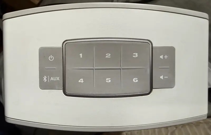 Parlante inalámbrico Bose con Bluetooth y AUX - 3