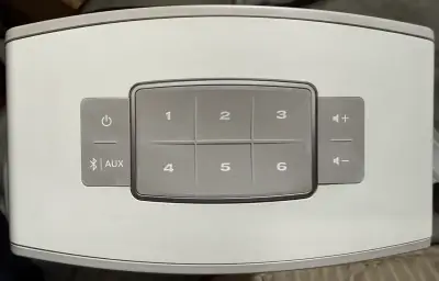 Parlante inalámbrico Bose con Bluetooth y AUX - miniatura 3