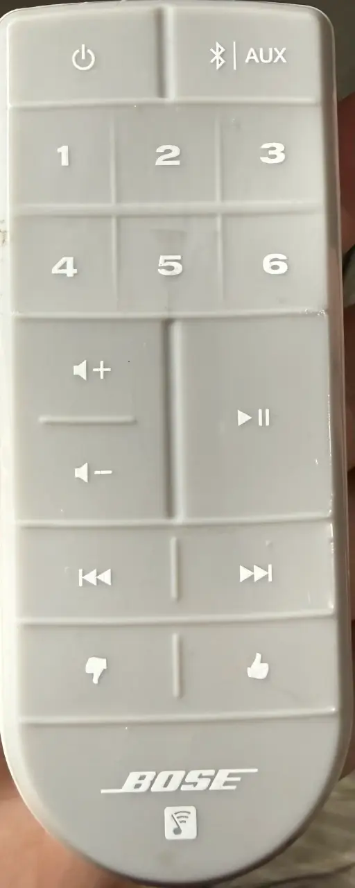 Parlante inalámbrico Bose con Bluetooth y AUX - 6