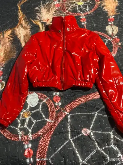 Chaqueta roja de charol para mujer - miniatura 2