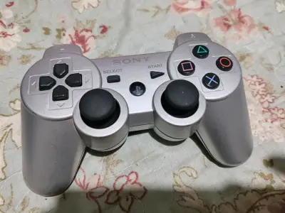 Consola ps3 con 67 juegos con control y cables - miniatura 3