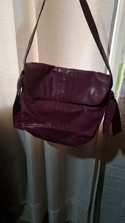 Bolso bandolera de cuero morado - miniatura 1