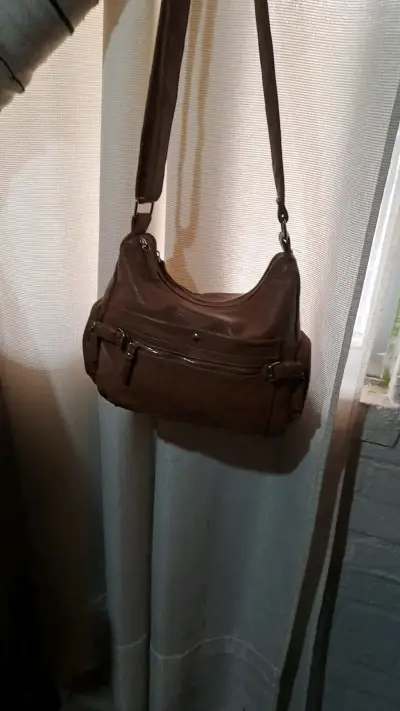 Bolso bandolera marrón con múltiples bolsillos - miniatura 1