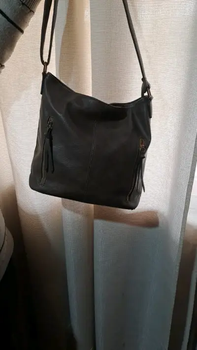 Bolso de cuero negro con correa ajustable - miniatura 2