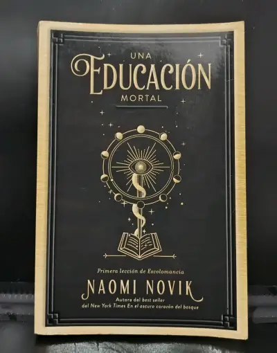 Libro 'Una Educación Mortal' de Naomi Novik - miniatura 1
