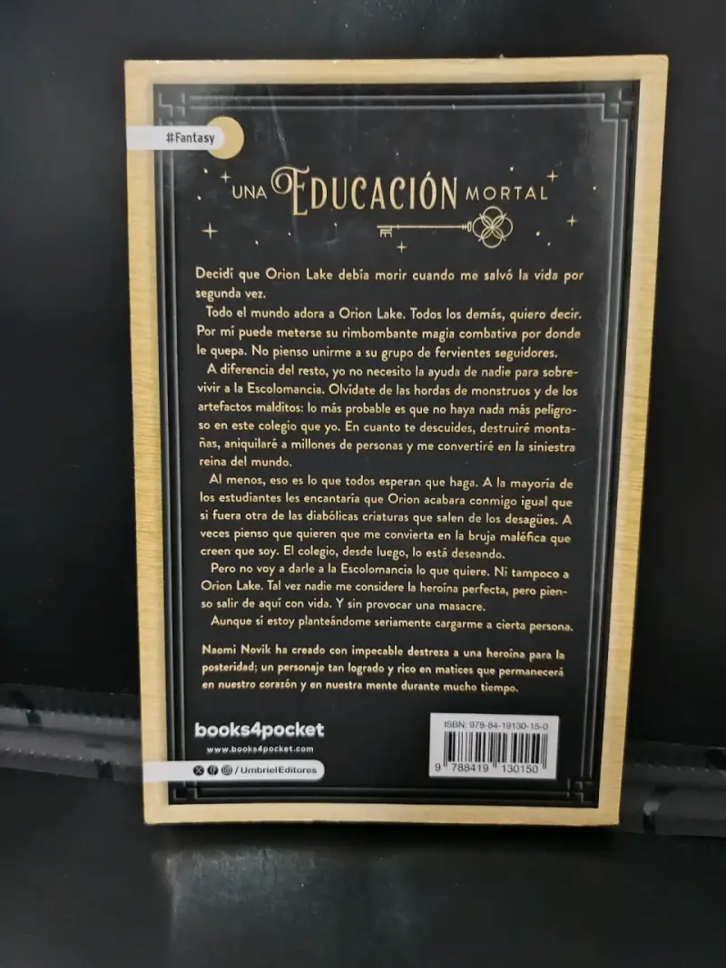 Libro 'Una Educación Mortal' de Naomi Novik - 4