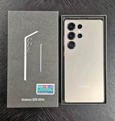 Samsung Galaxy S25 Ultra con funda decorativa - miniatura 2