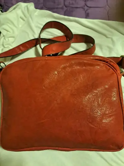 Bolso bandolera de cuero sintético rojo - miniatura 2