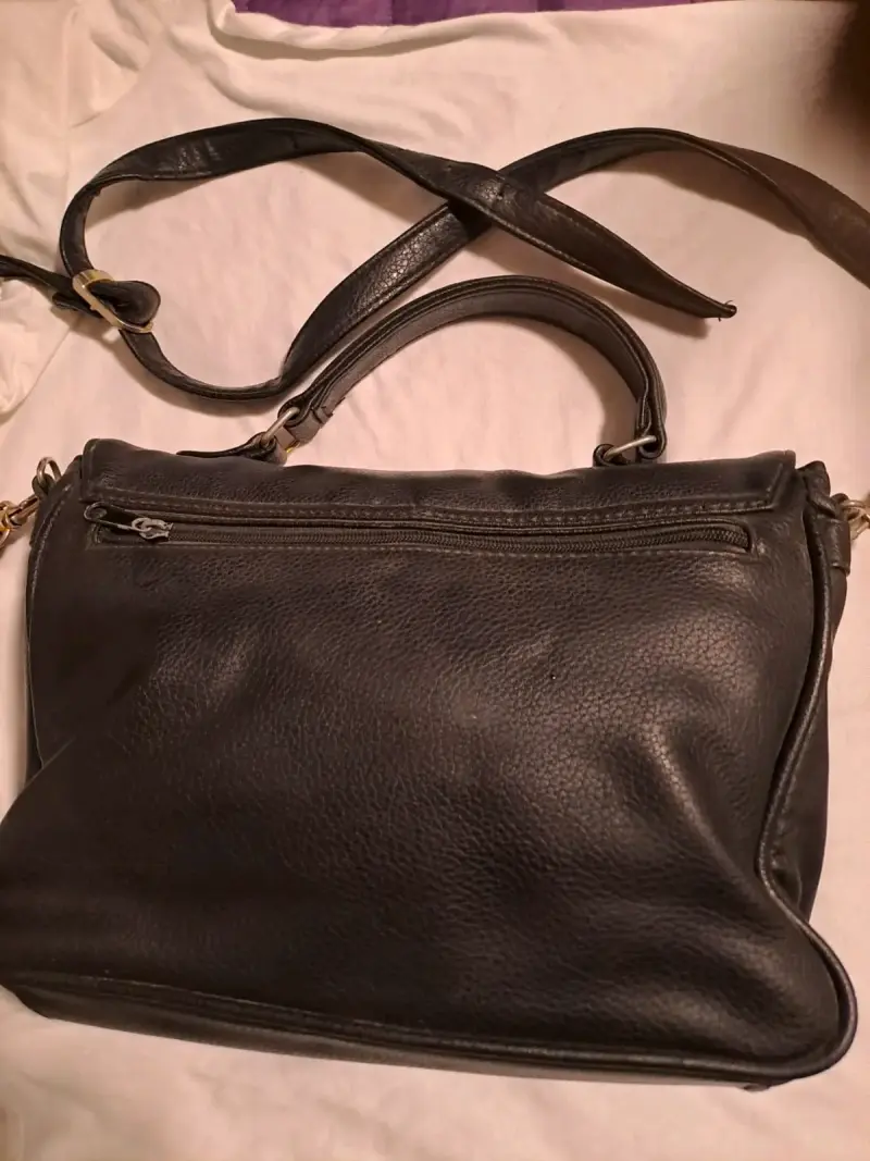 Bolso de cuero negro con correa ajustable - 2