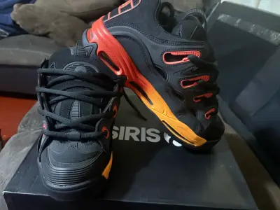 Zapatillas Osiris D3 2001 negras y naranjas - miniatura 1