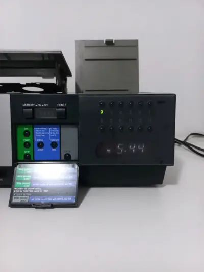 Grabadora de Videocassette JVC HR-7100U con Control Remoto - miniatura 2
