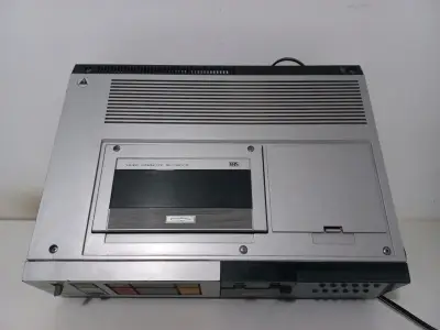 Grabadora de Videocassette JVC HR-7100U con Control Remoto - miniatura 4