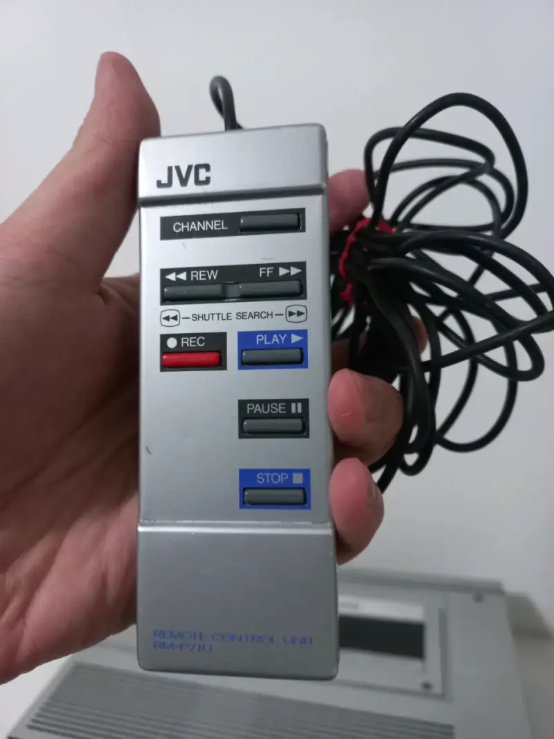 Grabadora de Videocassette JVC HR-7100U con Control Remoto - 6