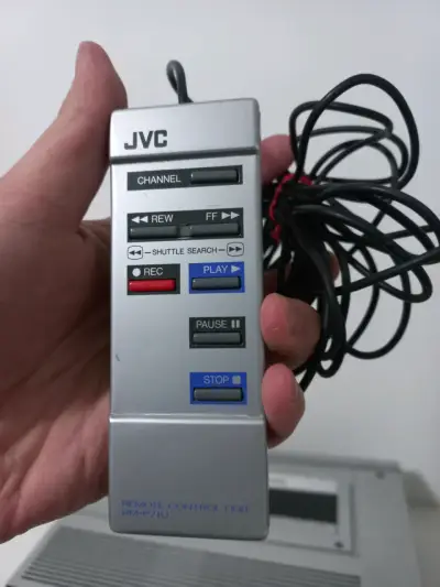 Grabadora de Videocassette JVC HR-7100U con Control Remoto - miniatura 6