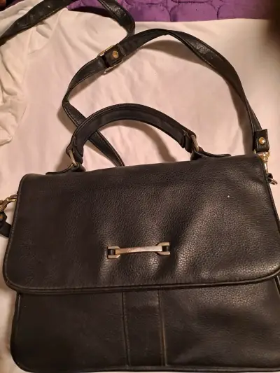 Bolso de cuero negro con correa ajustable - miniatura 1