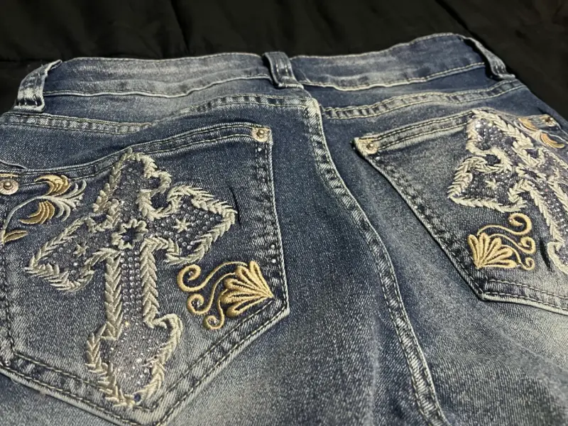 Jeans de mujer forever 21 con bordado Talla 36 - 1