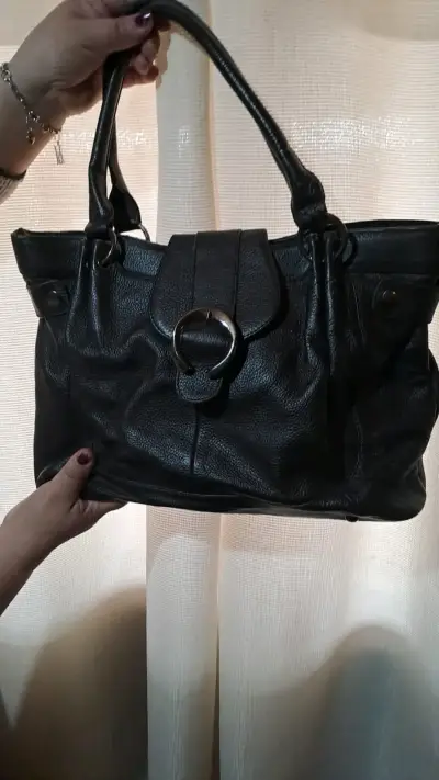 Bolso de cuero negro elegante - miniatura 1