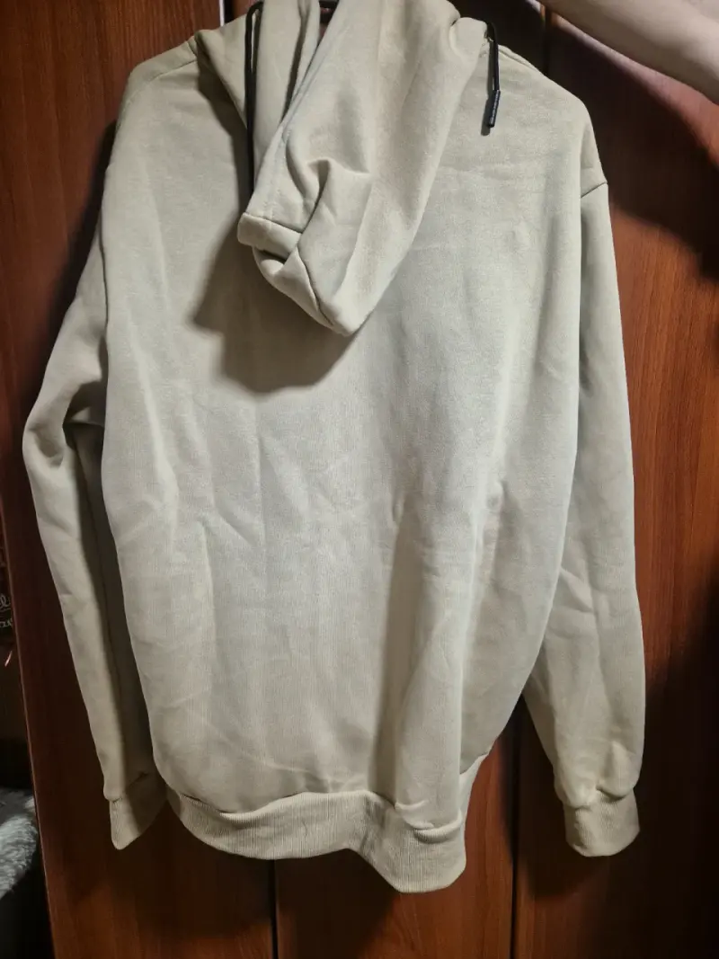 Polerón beige con capucha y cierre - 2