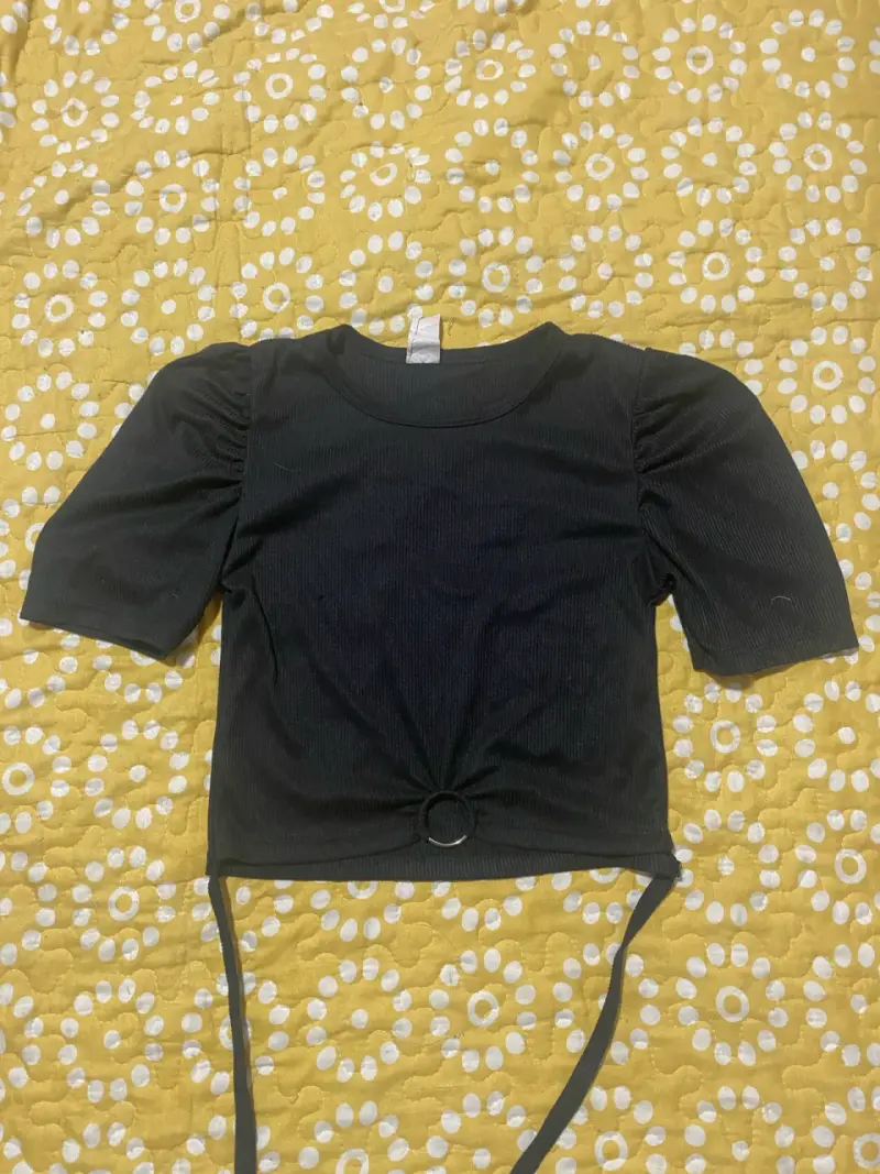 Conjunto de poleras negras y verdes para niña - 2