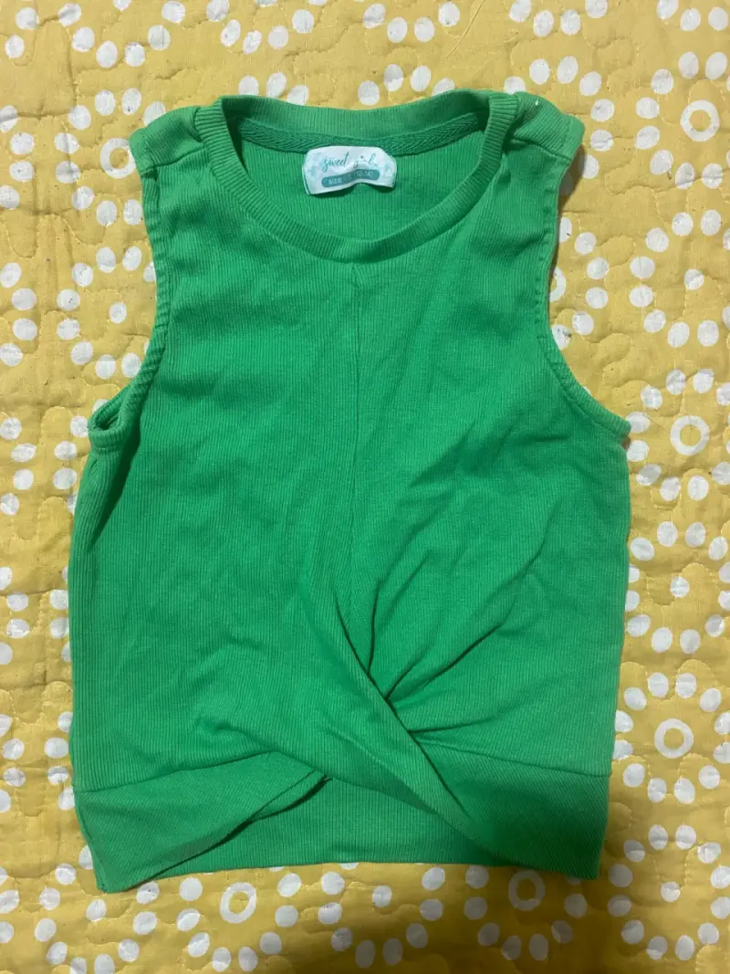 Conjunto de poleras negras y verdes para niña - 4