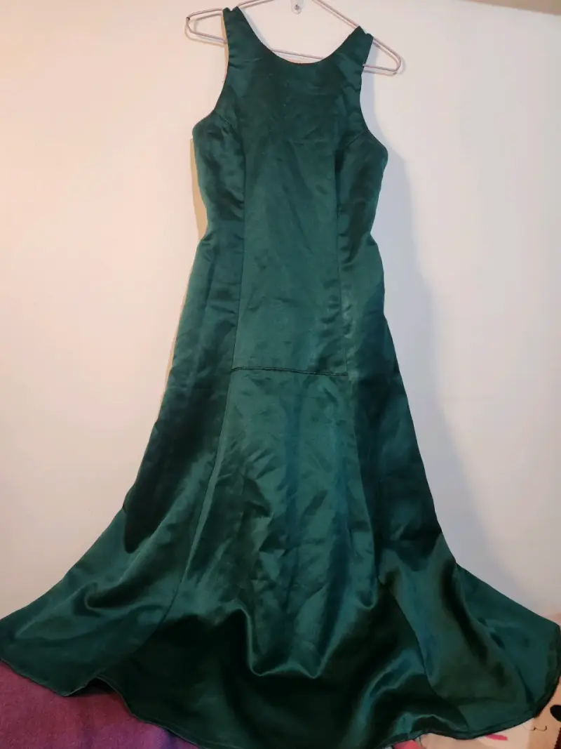 Vestido largo verde elegante con lazo - 1