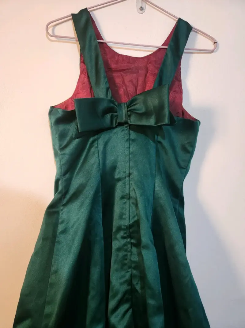 Vestido largo verde elegante con lazo - 3