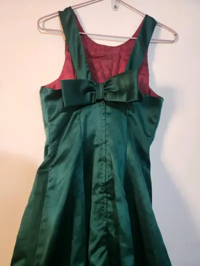 Vestido largo verde elegante con lazo - miniatura 3