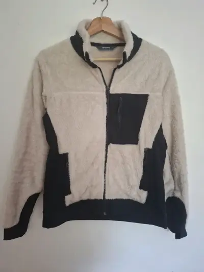 Chaqueta polar beige y negra para niño - miniatura 2
