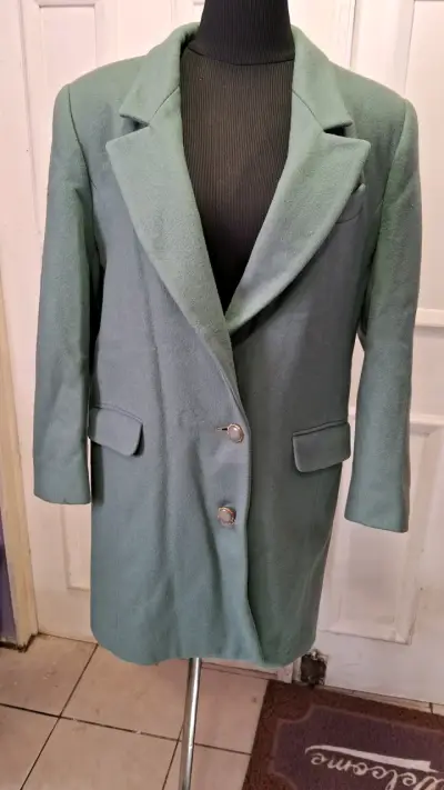 Abrigo verde elegante para mujer - miniatura 2