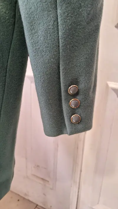 Abrigo verde elegante para mujer - miniatura 4