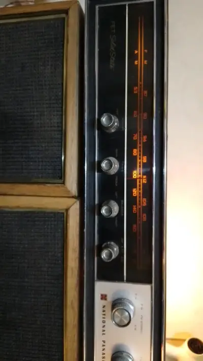Radio vintage National Panasonic con parlantes - miniatura 2
