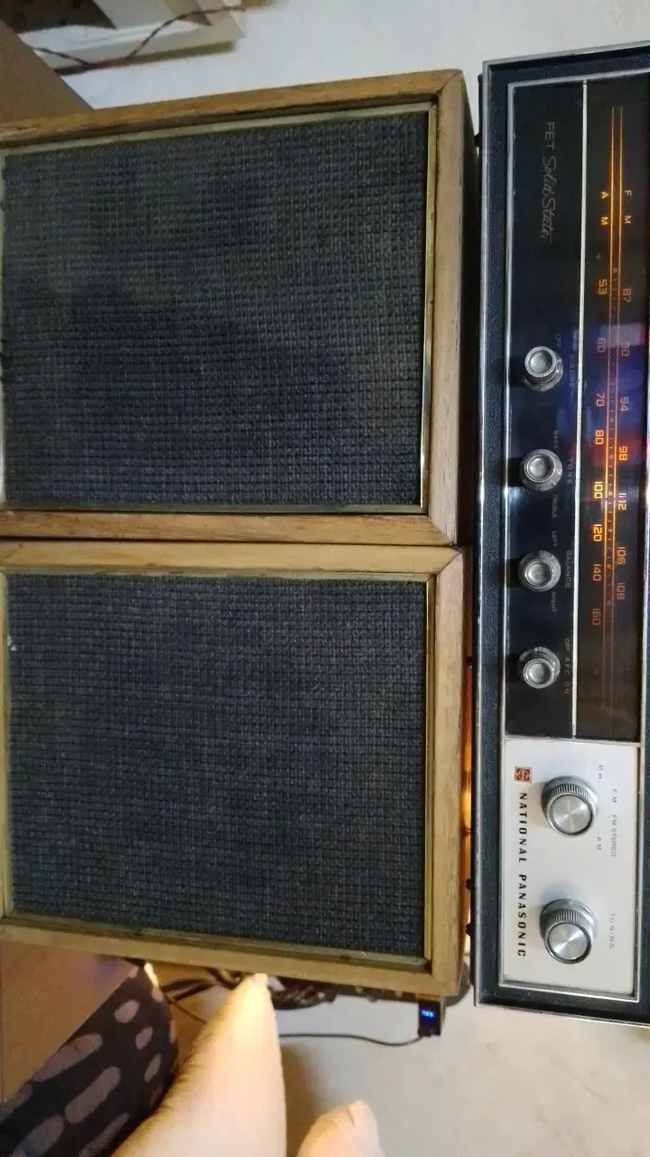 Radio vintage National Panasonic con parlantes - 3