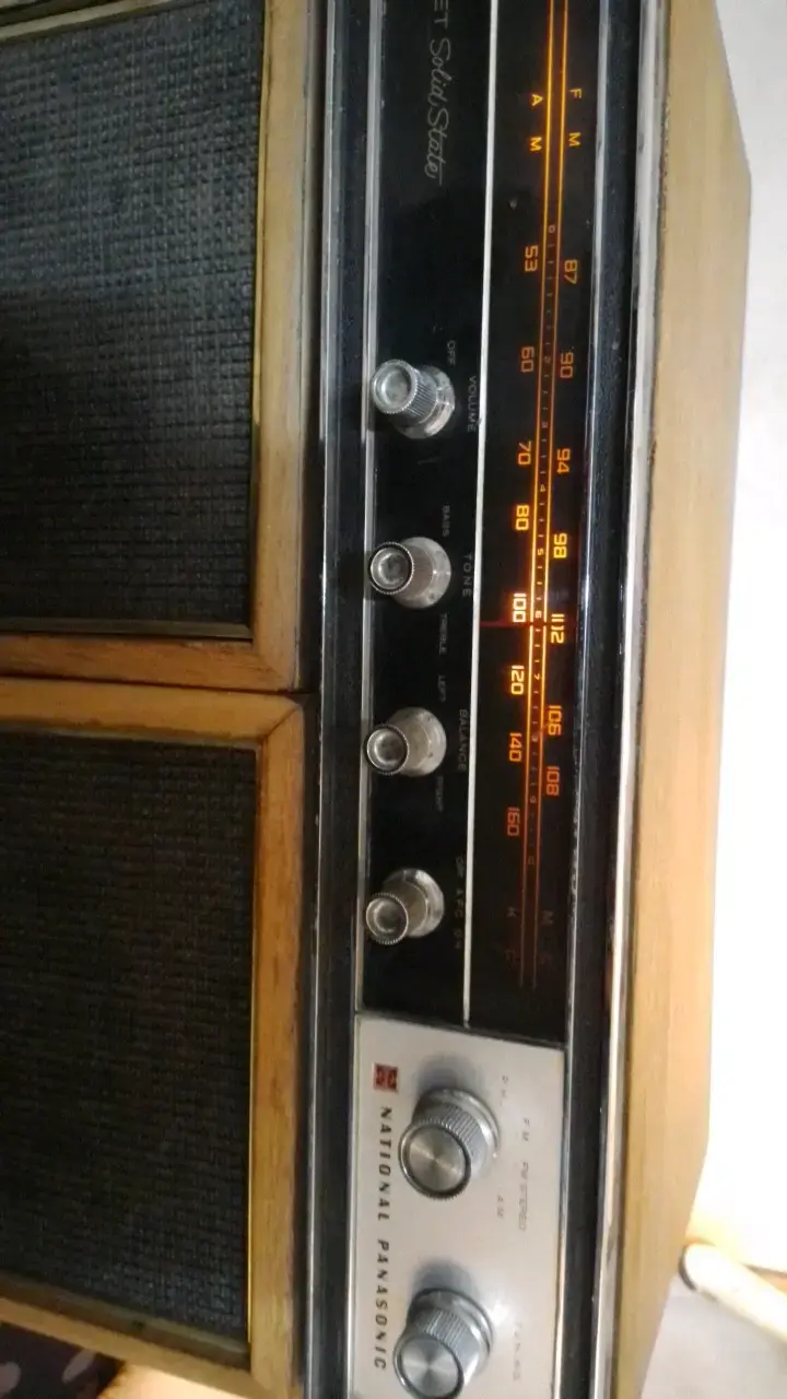 Radio vintage National Panasonic con parlantes - 4