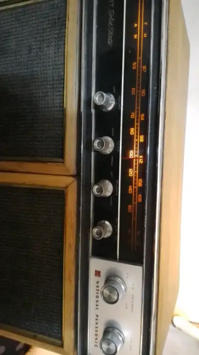 Radio vintage National Panasonic con parlantes - miniatura 4