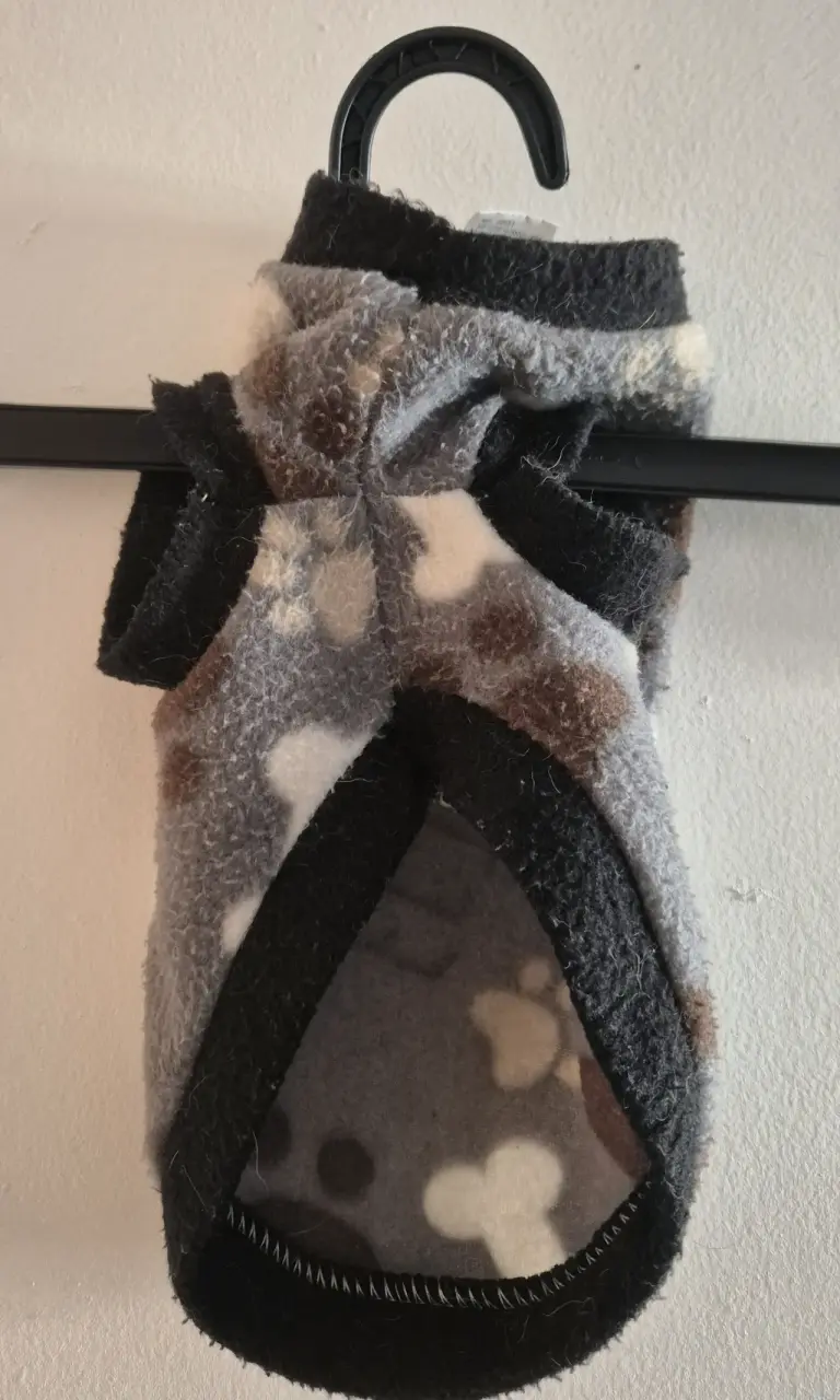 Abrigo polar para perro con diseño de huellas - 2