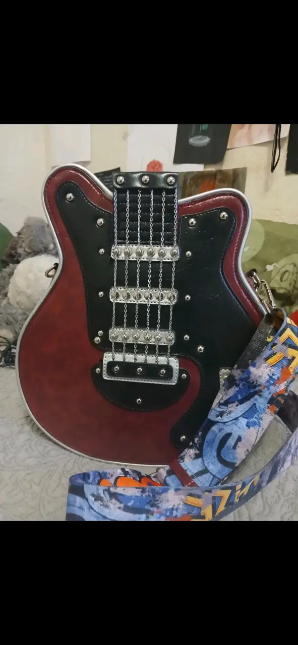 Cartera en forma de guitarra eléctrica roja y negra - 1