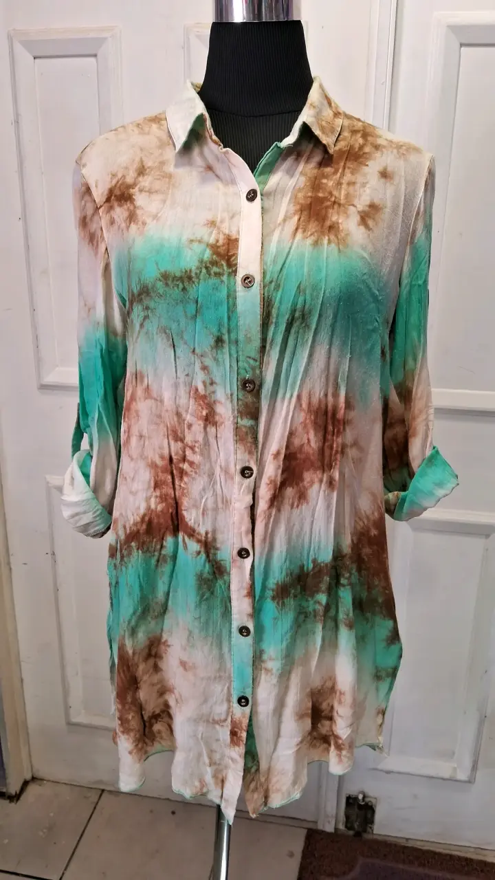 Blusa larga tie-dye verde y marrón