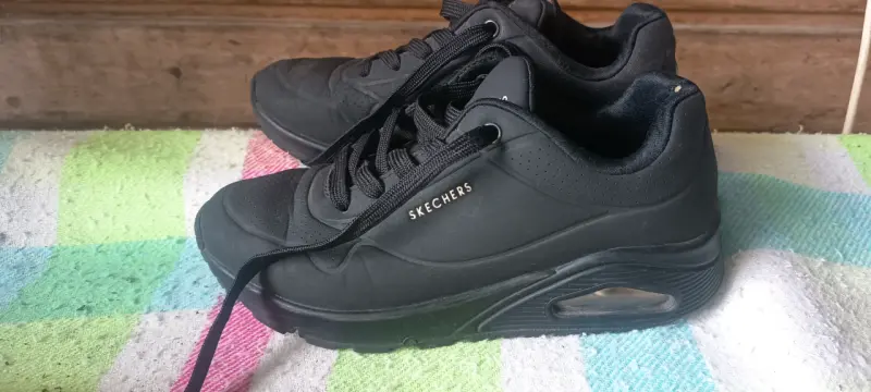 Zapatillas negras Skechers para mujer - 2