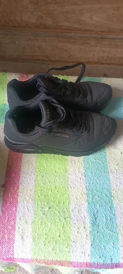 Zapatillas negras Skechers para mujer - miniatura 4