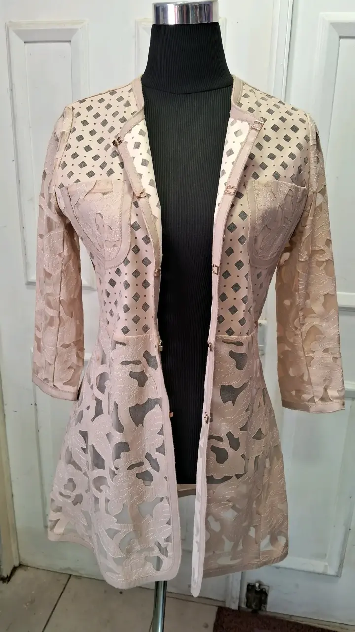 Chaqueta de encaje beige para mujer - 2