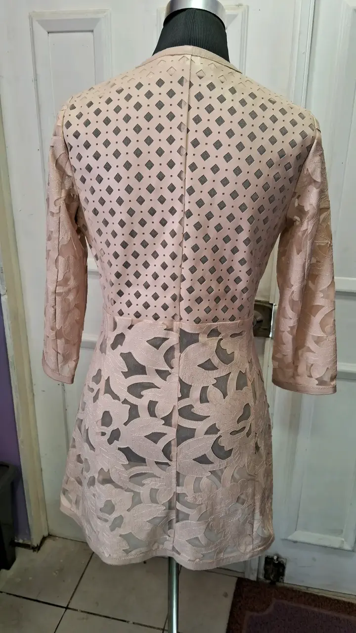 Chaqueta de encaje beige para mujer - 4