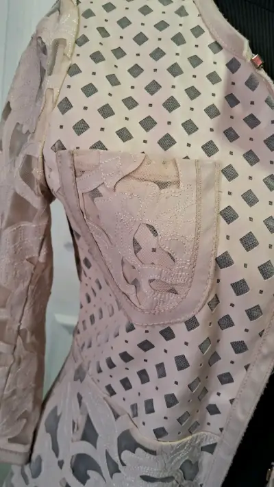 Chaqueta de encaje beige para mujer - miniatura 6