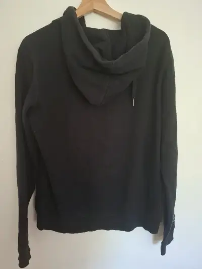 Polerón negro con capucha y cierre Talla S - miniatura 3